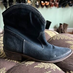 New MIA blue suede western  boots